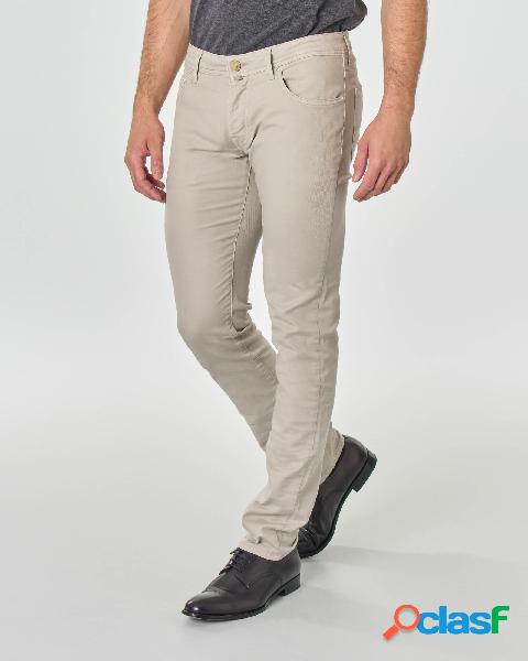 Pantalone cinque tasche beige in tessuto diagonale di cotone