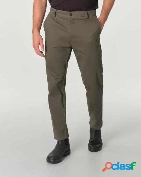 Pantalone verde militare in gabardina di cotone stretch con