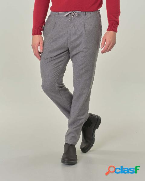 Pantaloni grigi in flanella di lana tecnica stretch con