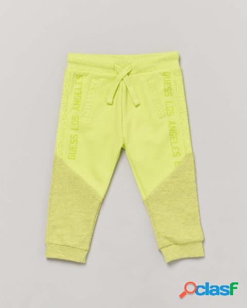 Pantaloni verde acido in felpa con logo sui fianchi e
