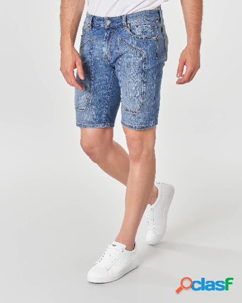 Bermuda jeans lavaggio medio stone washed con toppa