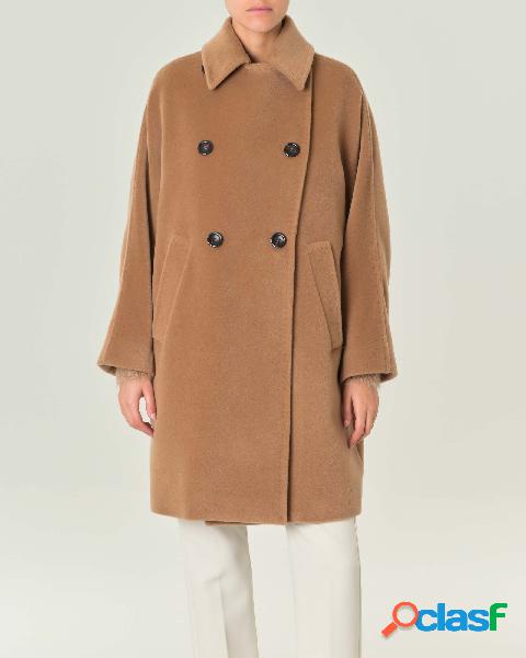Cappotto doppiopetto color cammello in pura lana vergine con