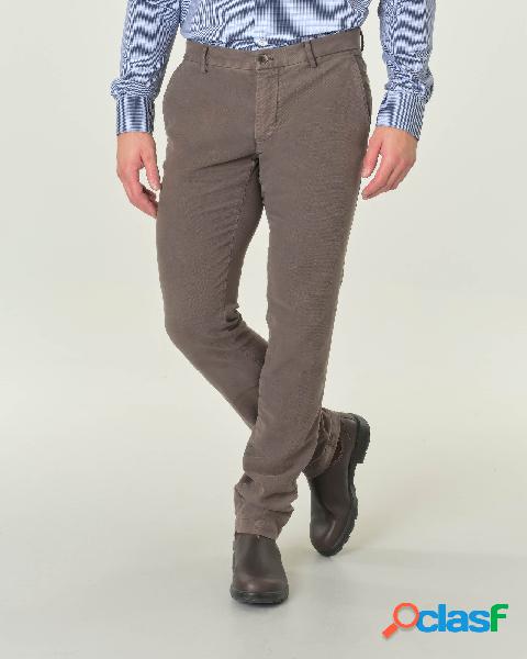 Pantalone chino Levanto color fango in fustagno di cotone