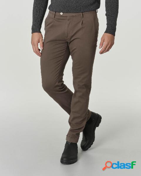 Pantalone chino verde militare in gabardina di cotone