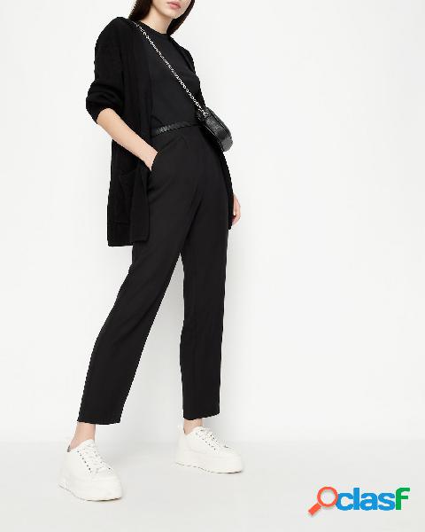 Pantaloni neri in lyocell con pinces in vita