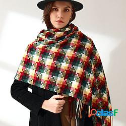sciarpa di inverno delle donne che lavora a maglia mosaico