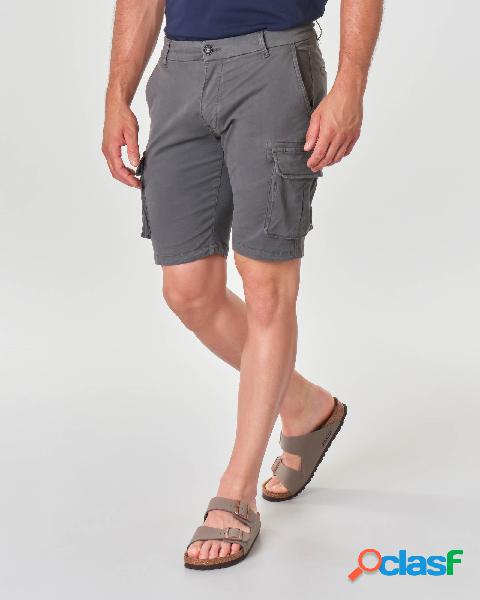 Bermuda tasconato antracite in gabardina di cotone stretch