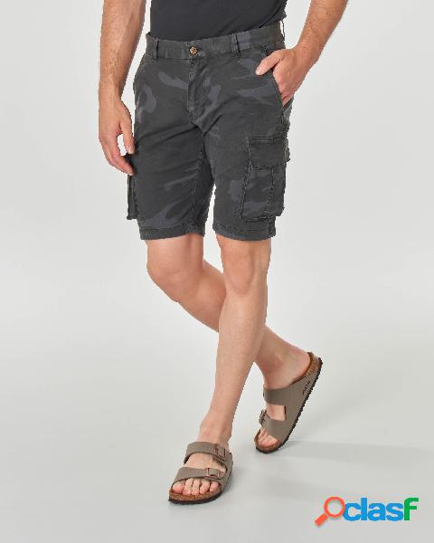 Bermuda tasconato grigio camouflage in ripstop di cotone