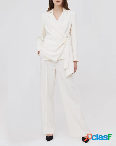 Blazer bianco in crêpe envers satin con rever classico e