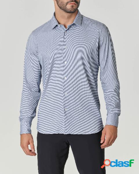 Camicia blu micro fantasia in tessuto tecnico stretch