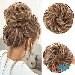 Chignon disordinato pezzo di capelli ondulati ricci