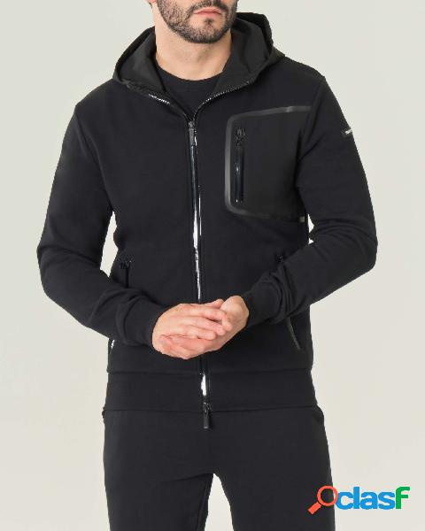 Felpa nera in interlock di cotone con cappuccio e zip