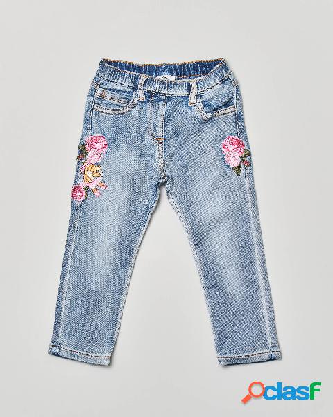 Jeans in cotone stretch con ricami rose e orsetto Teddy 9-36