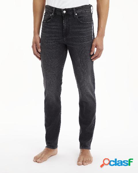 Jeans slim tapered lavaggio nero stone washed
