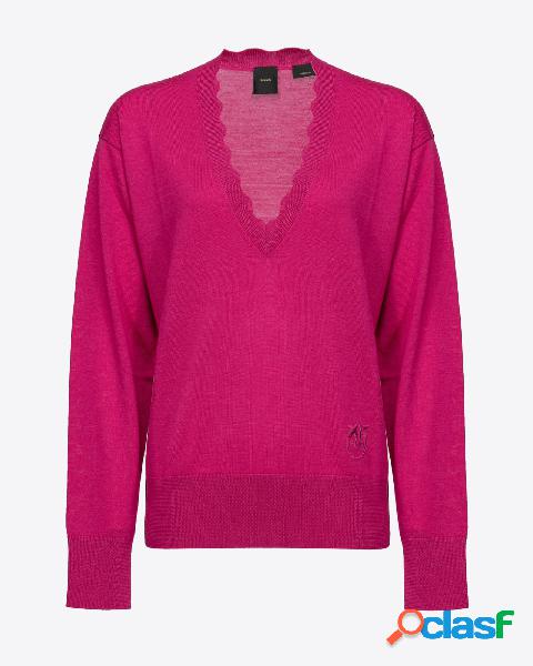 Maglia fucsia in pura lana con scollo a V ondulato e logo