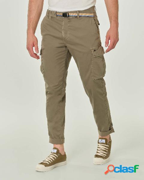 Pantalone cargo color fango in gabardina di cotone stretch