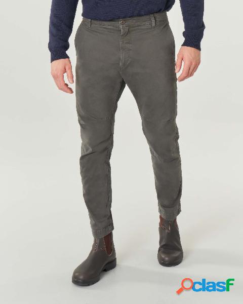 Pantalone chino verde militare carrot-fit in gabardina di