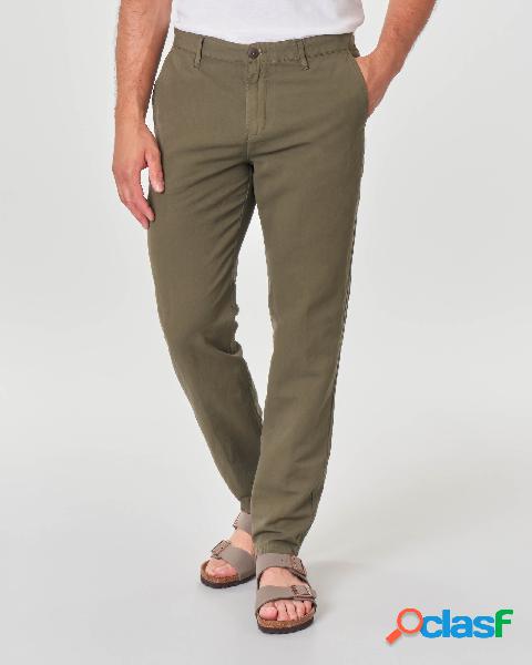 Pantalone chino verde militare in misto cotone e lino