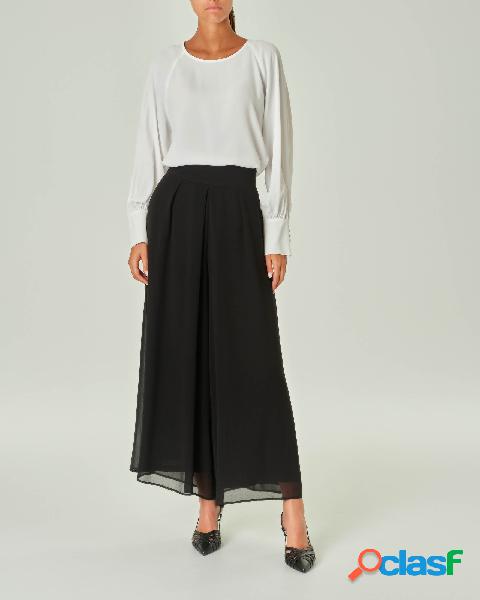 Pantaloni a pallazzo neri in georgette con pieghe davanti e