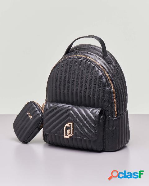 Zaino nero in similpelle matellassé con logo dorato e