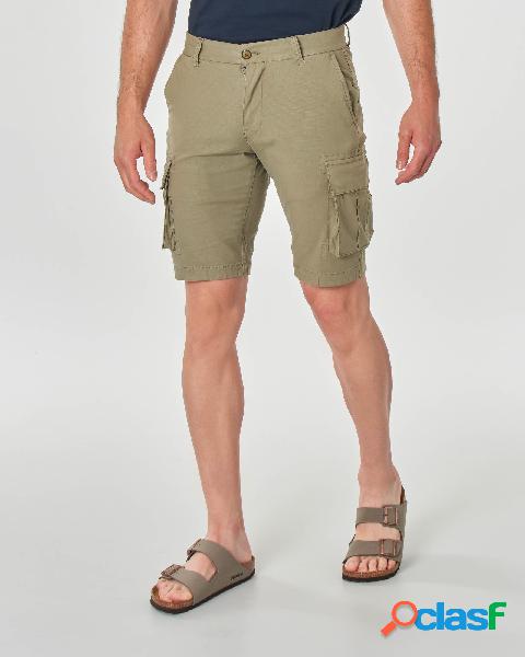 Bermuda tasconato verde militare in ripstop di cotone