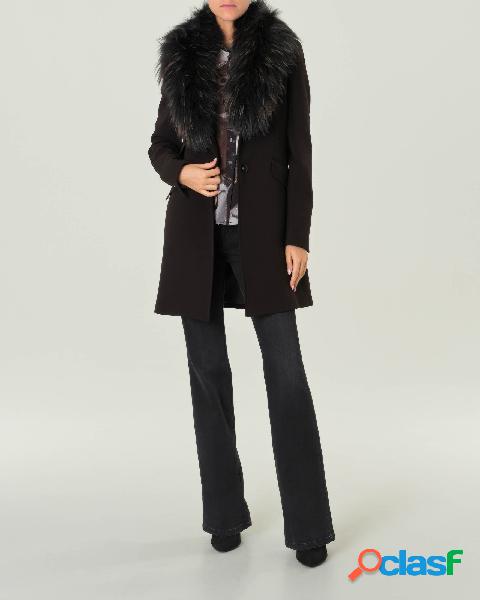 Cappotto nero con rever staccabile in pelliccia tono su tono
