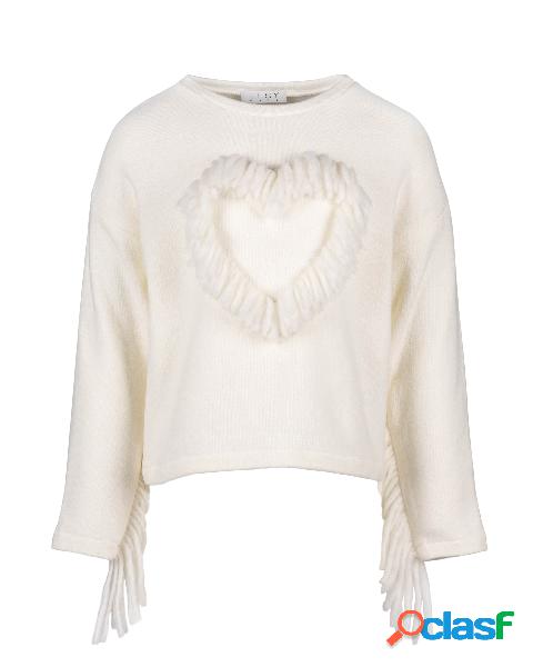Maglia bianca girocollo con applicazione di frange a cuore