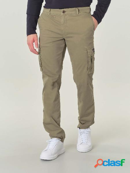 Pantaloni cargo verde militare in cotone stretch con logo