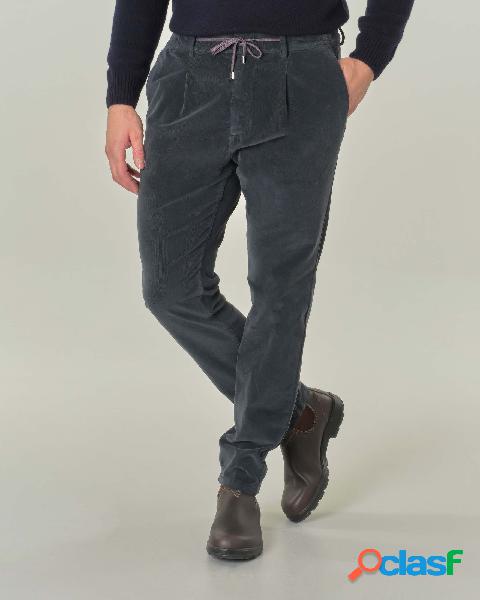 Pantaloni chino antracite in velluto di cotone mille righe