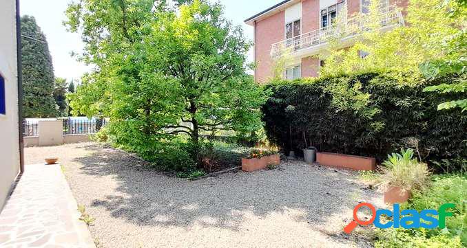 Sant'Agnese - Villa bifamiliare con giardino