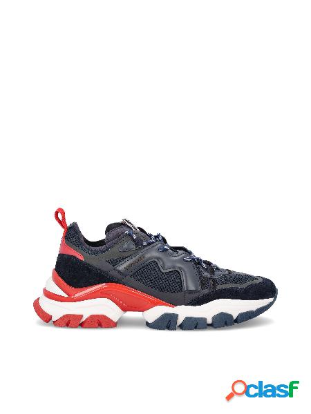 Sneakers Leave No Trace