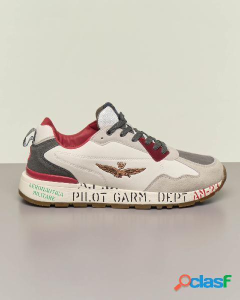 Sneakers bianche con inserti in pelle scamosciata e tessuto