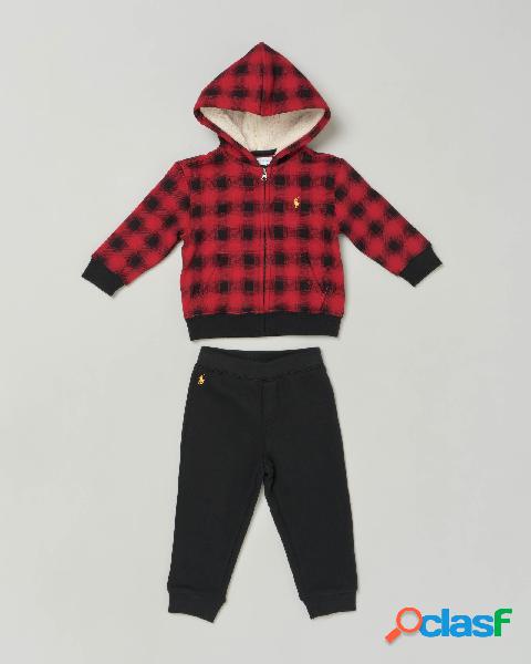 Completo felpa buffalo check con cappuccio e pantalone nero