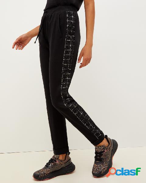 Joggers neri in viscosa stretch con bande laterali in tweed