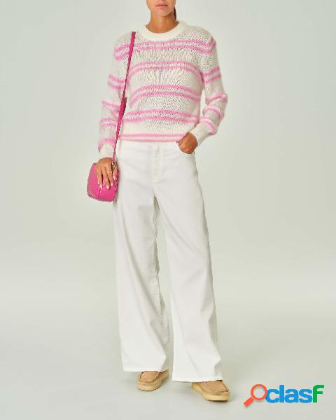 Maglia bianca a righe rosa in misto mohair con scollo a giro