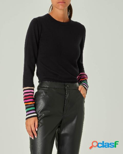 Maglia nera in cotone con fondomanica righe multicolor