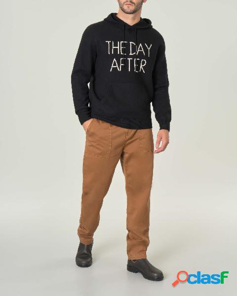 Maglia nera in pura lana con cappuccio e scritta The Day