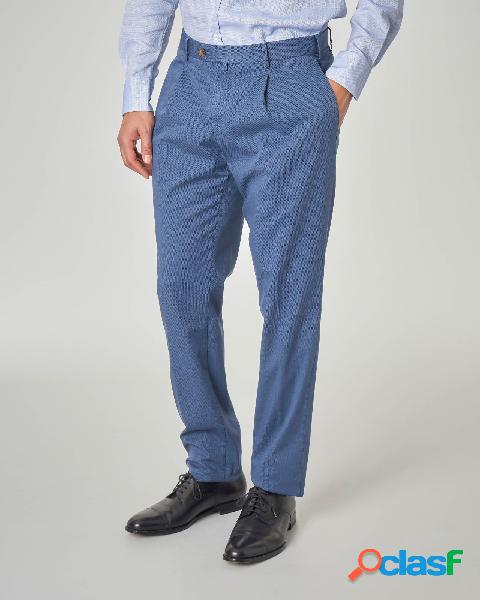 Pantalone blu indaco con una pinces