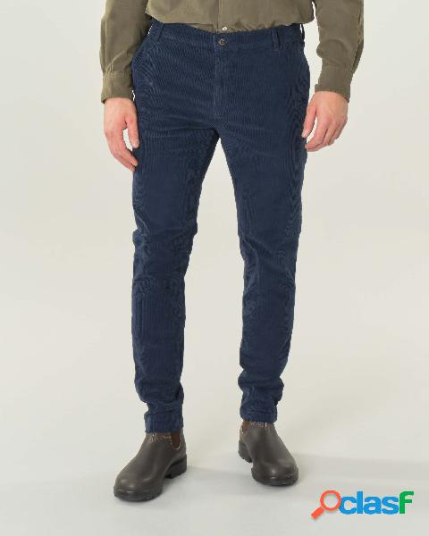 Pantalone chino blu in velluto di cotone stretch a coste