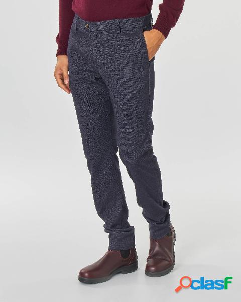 Pantalone chino blu micro quadretto in cotone e viscosa