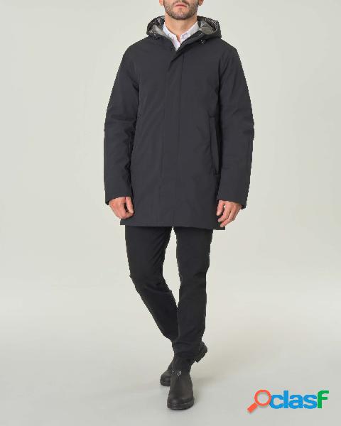 Parka nero in tessuto tecnico stretch con eco imbottitura