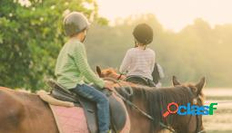 Passeggiata a cavallo per bambini