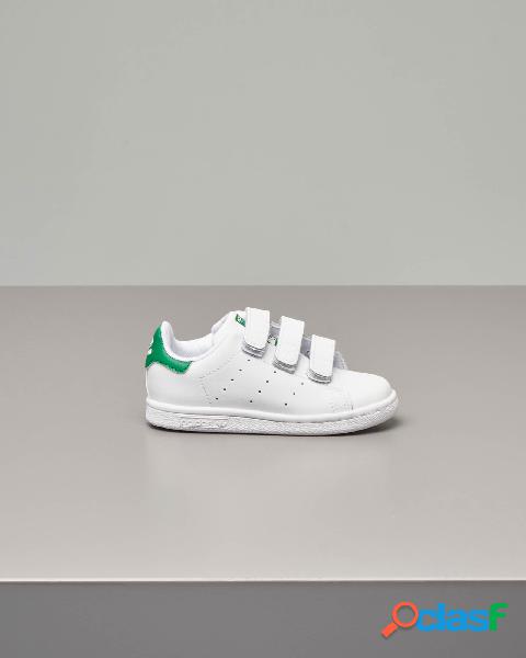 Stan Smith bianca con dettaglio verde e chiusure a strappo