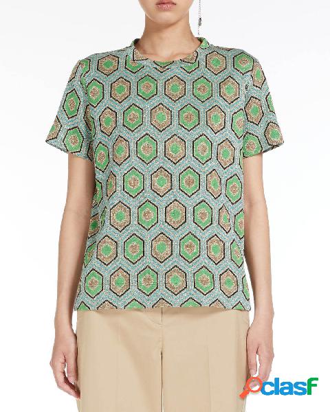 T-shirt azzurra e verde in jersey a fantasia geometrica