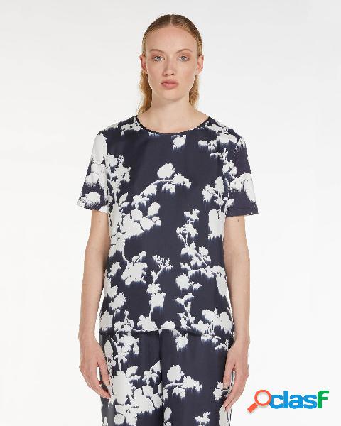 T-shirt blu in seta a fantasia macchie bianche con maniche