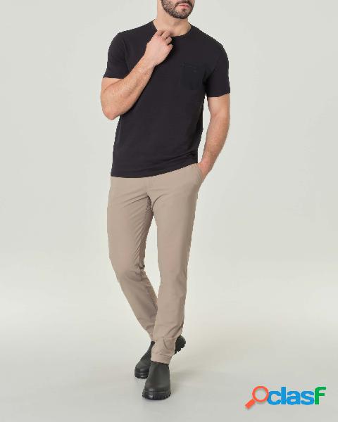 T-shirt nera Shirty Revo in cotone stretch con taschino al