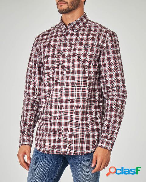 Camicia bianca button down a quadri blu e bordeaux