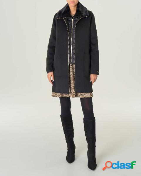 Cappotto in panno nero con pettorina imbottita removibile e