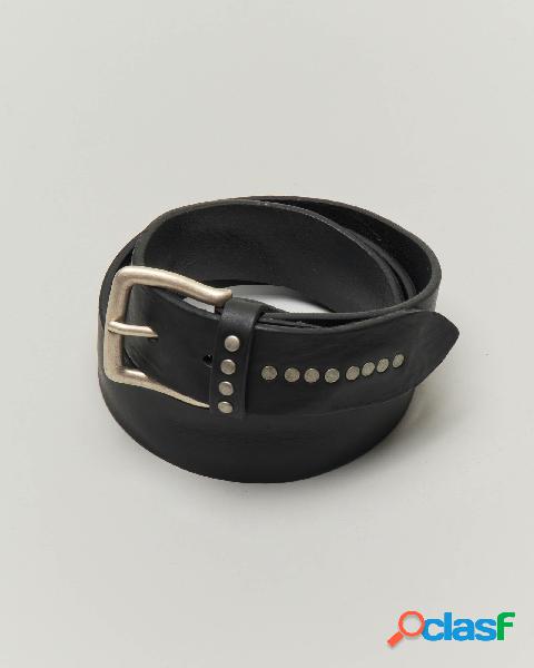 Cintura nera in pelle con borchie