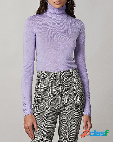 Maglia a collo alto lilla in pura lana taglio slim con
